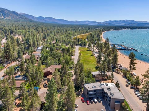 Tahoe Classic Cabin Near the Beach Cabin in Stateline