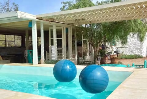 Day, Swimming pool