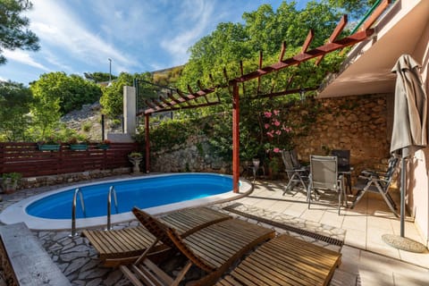 Swimming pool, Location, children, Family