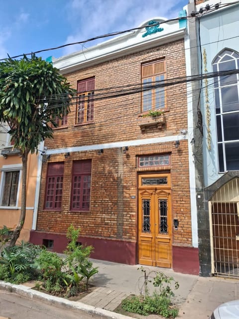 Property building, Facade/entrance, Day