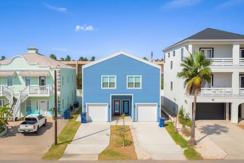 200 Steps to Beach Private Pool 2 Big Levels apts Apartment in South Padre Island