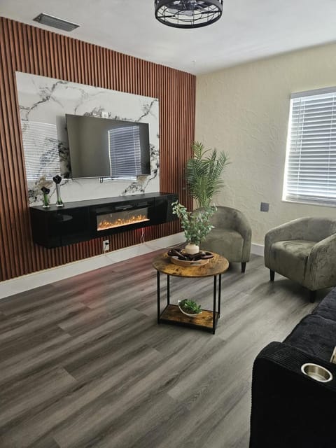 TV and multimedia, Living room, Evening entertainment