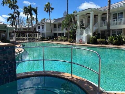 3bdrm, AMI, Tennis, Pool next to IMG Academy Apartment in Longboat Key
