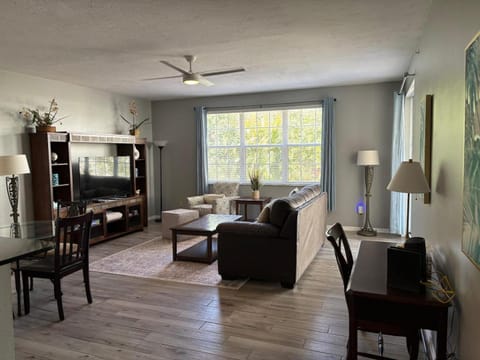 3bdrm, AMI, Tennis, Pool next to IMG Academy Apartment in Longboat Key