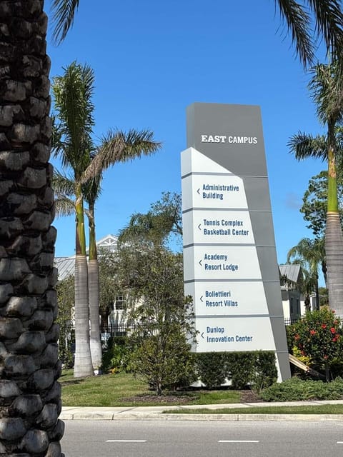 3bdrm, AMI, Tennis, Pool next to IMG Academy Apartment in Longboat Key