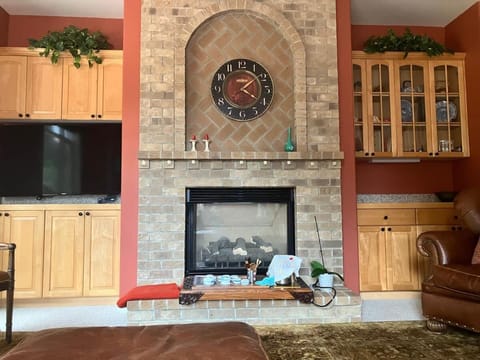 1 BR in a Lakeview House Near Redmond DT Villa in Lake Sammamish