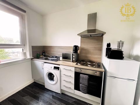 Kitchen or kitchenette, oven, stove, toaster, washing machine