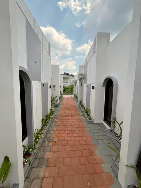 Property building, Day