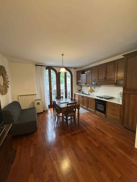 Living room, Dining area, stove