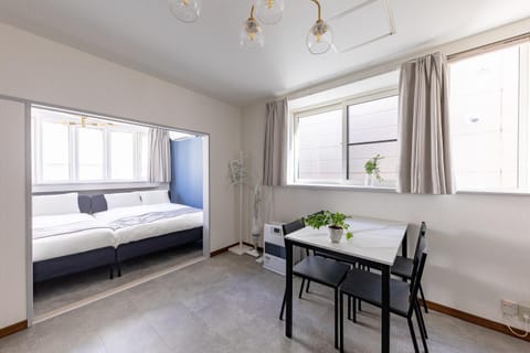 Bed, Living room, Photo of the whole room, Seating area, Dining area, Bedroom