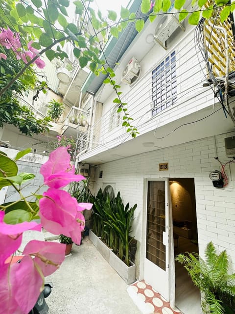 Property building, Spring, Day, Garden, Garden view