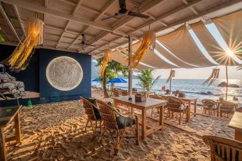 Restaurant/places to eat, Restaurant/places to eat