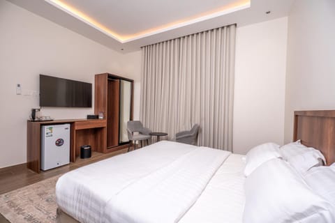 Bed, TV and multimedia, locker