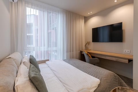 Communal lounge/ TV room, Bed, TV and multimedia, Photo of the whole room, Bedroom