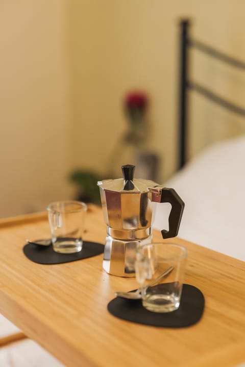 Coffee/tea facilities, Food and drinks