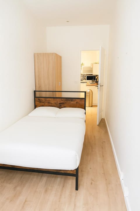 Le 9 Privé Chambres Chic à Puteaux près Paris, kitchen et 2 SDB ideal couples et Professionnels en déplacement Bed and Breakfast in Puteaux