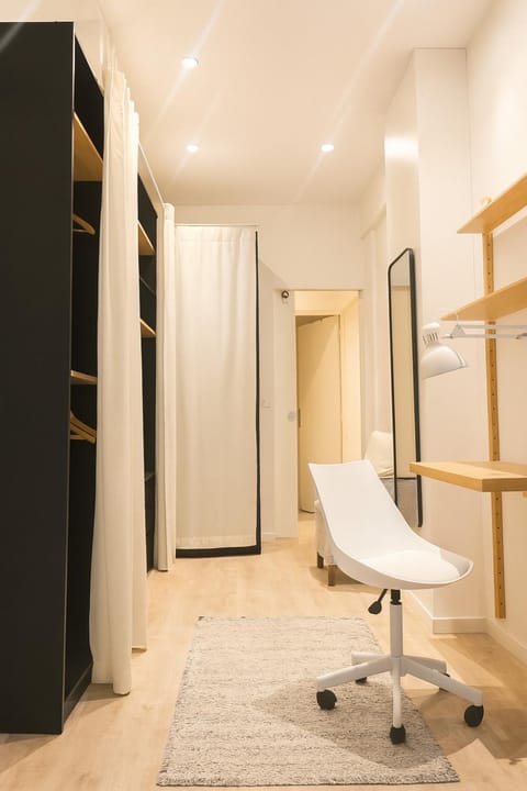 Le 9 Privé Chambres Chic à Puteaux près Paris, kitchen et 2 SDB ideal couples et Professionnels en déplacement Bed and Breakfast in Puteaux