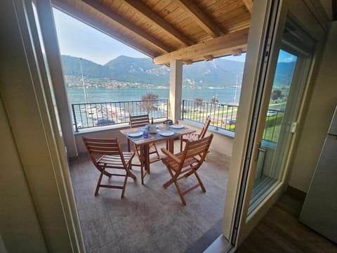 Patio, Day, Natural landscape, View (from property/room), Balcony/Terrace, Living room, Seating area, Dining area, Lake view, Mountain view