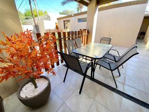 Modern Van Riebeeck Park Accomodation Apartment in Western Cape