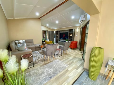 Modern Van Riebeeck Park Accomodation Apartment in Western Cape