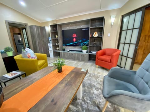 Modern Van Riebeeck Park Accomodation Apartment in Western Cape