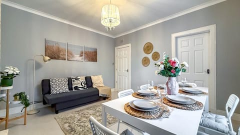 Seating area, Dining area