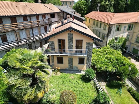 Property building, Day, Garden