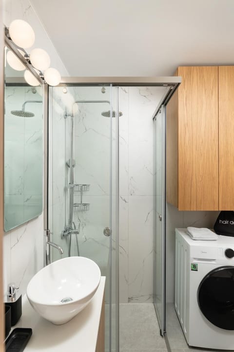 Shower, Toilet, Bathroom, washing machine