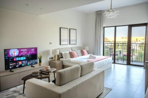 Communal lounge/ TV room, Bed, TV and multimedia, Living room, Photo of the whole room, Seating area, Evening entertainment, Bedroom