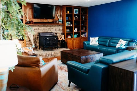 Communal lounge/ TV room, Living room, Evening entertainment