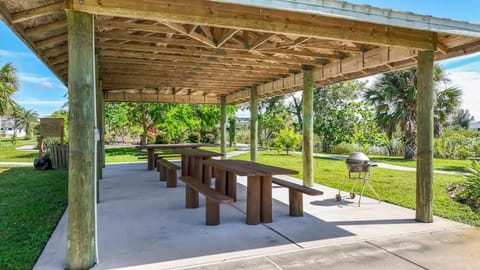 Palm Bliss 3 bed 2 bath stylish and cozy Villa in Rotonda Lakes