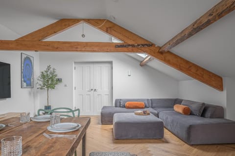 Ford Park House Penthouse Escape Apartment in England