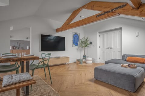 Ford Park House Penthouse Escape Apartment in England