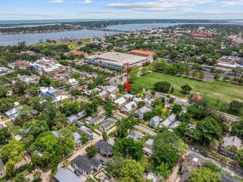 The Royal Floridian l Heated Pool l Walk to DNTN House in Saint Augustine