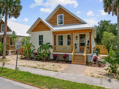 The Grand Augustine l Heated Pool l Walk to DNTN House in Saint Augustine
