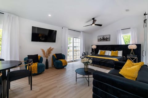 The Grand Augustine l Heated Pool l Walk to DNTN House in Saint Augustine