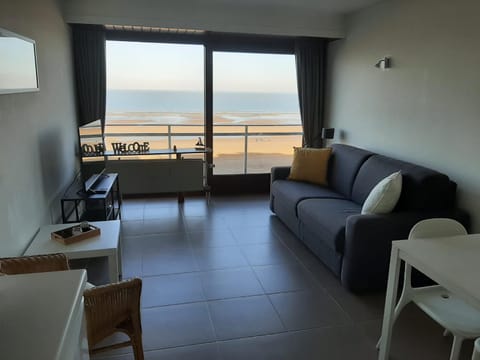 Natural landscape, View (from property/room), Balcony/Terrace, Seating area, Sea view