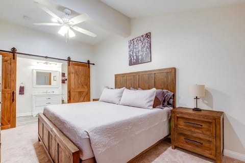 Spacious Retreat with Hot Tub - Near Expo & Downtown House in Louisville