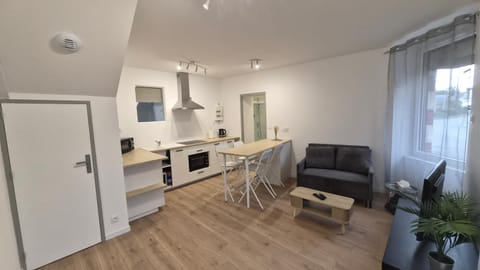 Dining area, oven, pet friendly, kitchen