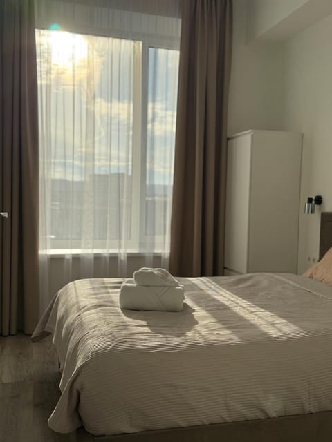 Bed, Bedroom, towels, wardrobe