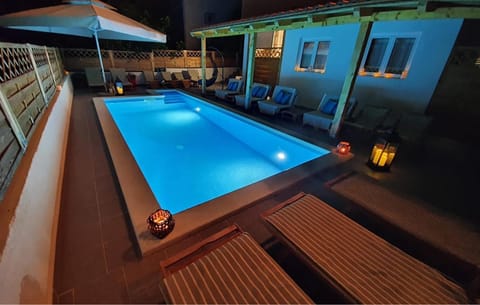 Swimming pool