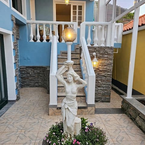 Patio, Facade/entrance