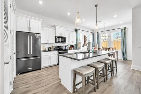 Kitchen or kitchenette, kitchen, kitchen