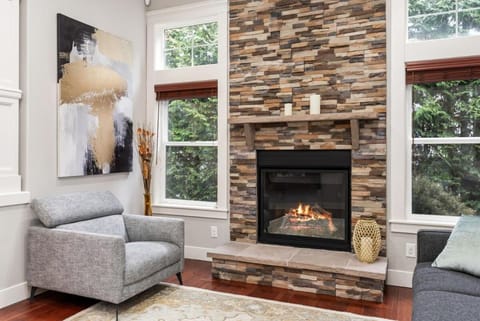 Luxury Lake Waterfront Retreat Villa in Federal Way