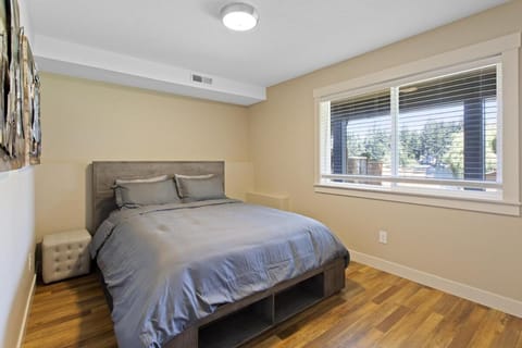 Lake Waterfront DUO Homes Villa in Federal Way