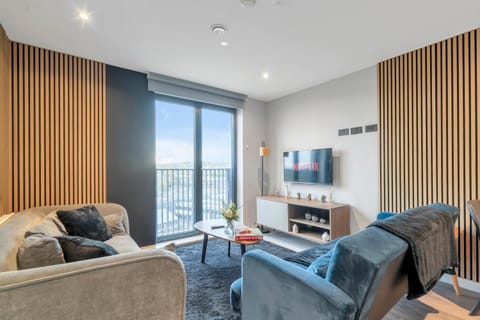 TV and multimedia, Living room, Seating area, Evening entertainment