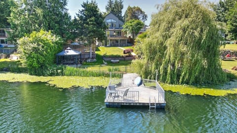 Star Lake Waterfront Estate House in Federal Way