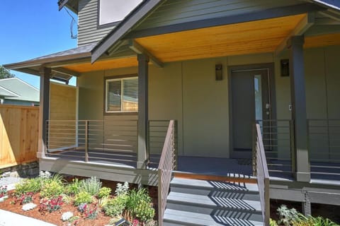 Star Lake Waterfront Estate House in Federal Way