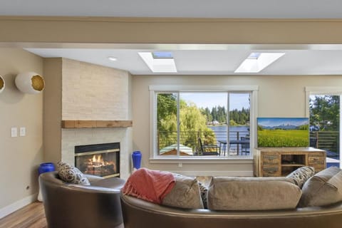 Star Lake Waterfront Estate House in Federal Way