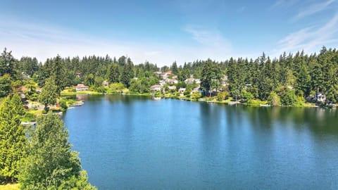 Lake Waterfront Craftsman Modern House in Federal Way